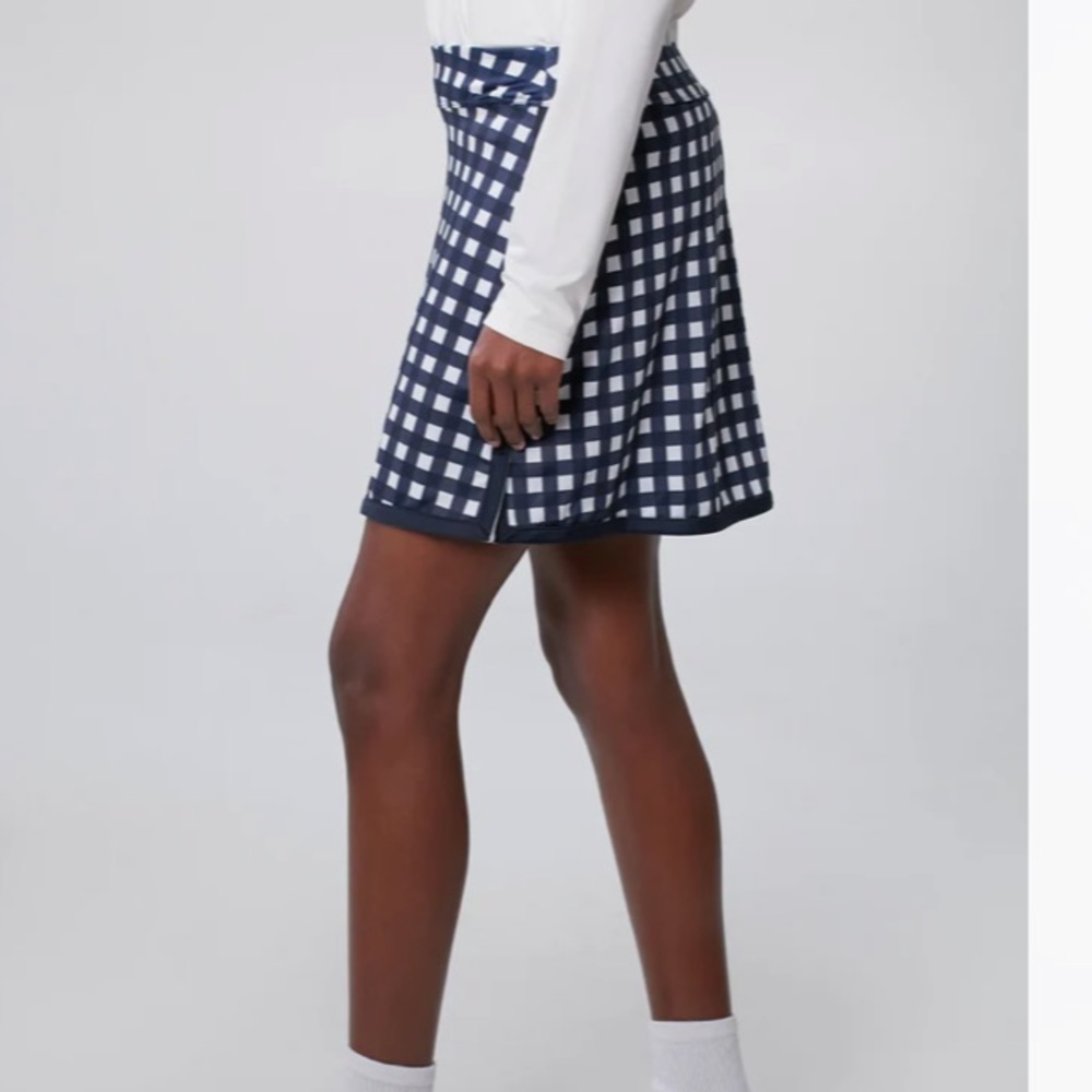 Navy Trellis 16 Inch Piped Golf Skirt
TNUCK SPORT - Picture 3 of 12